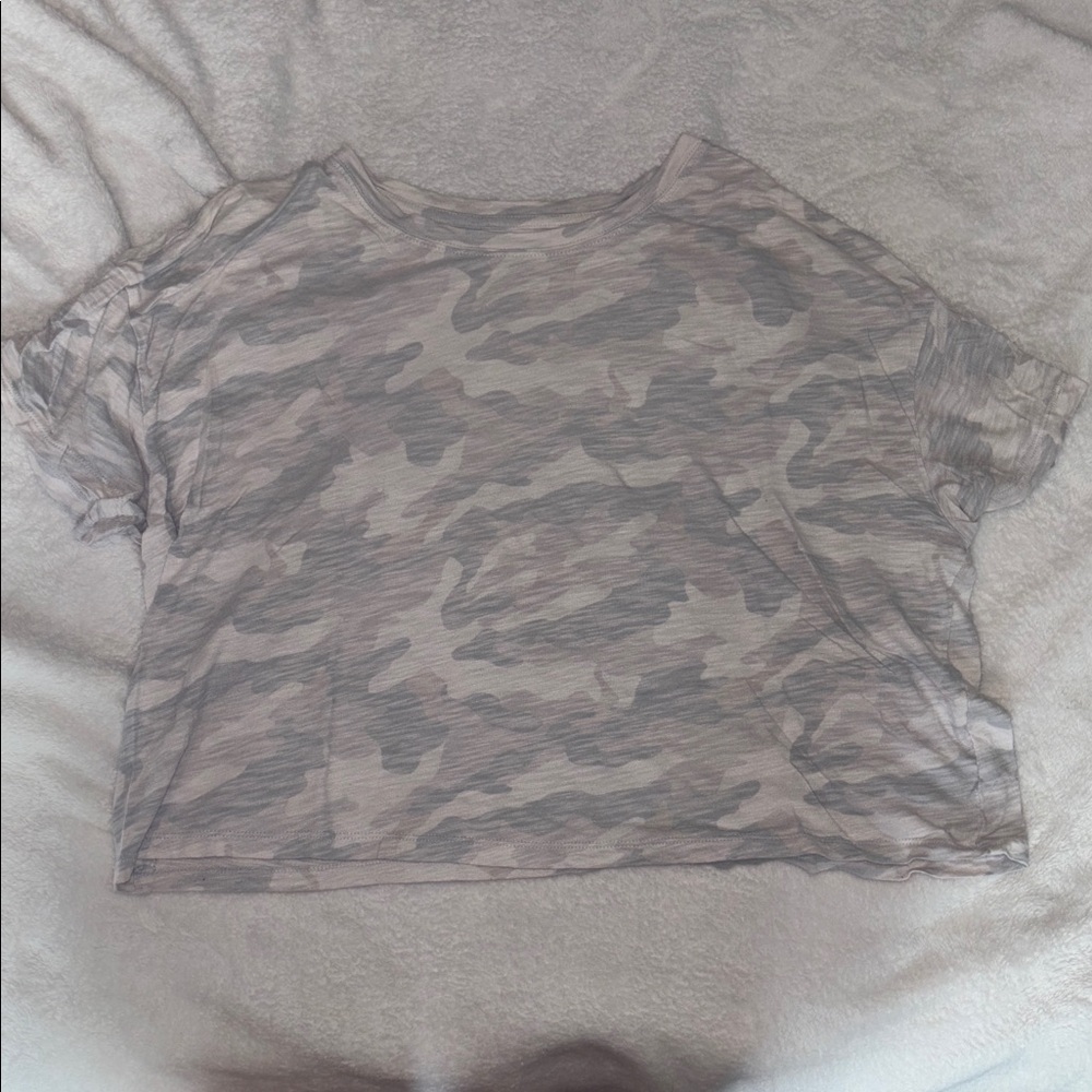 Old Navy Gray Patterned Crop Tee
